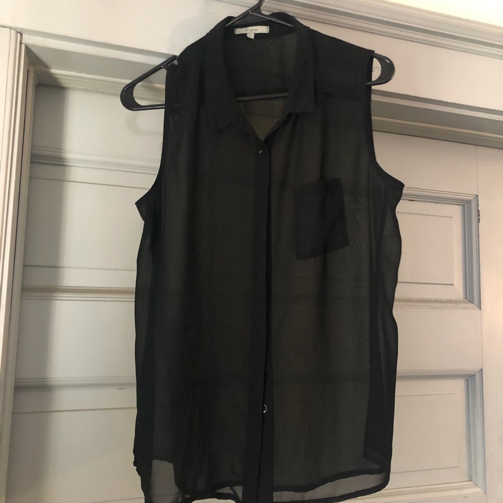 Sheet sleeveless top